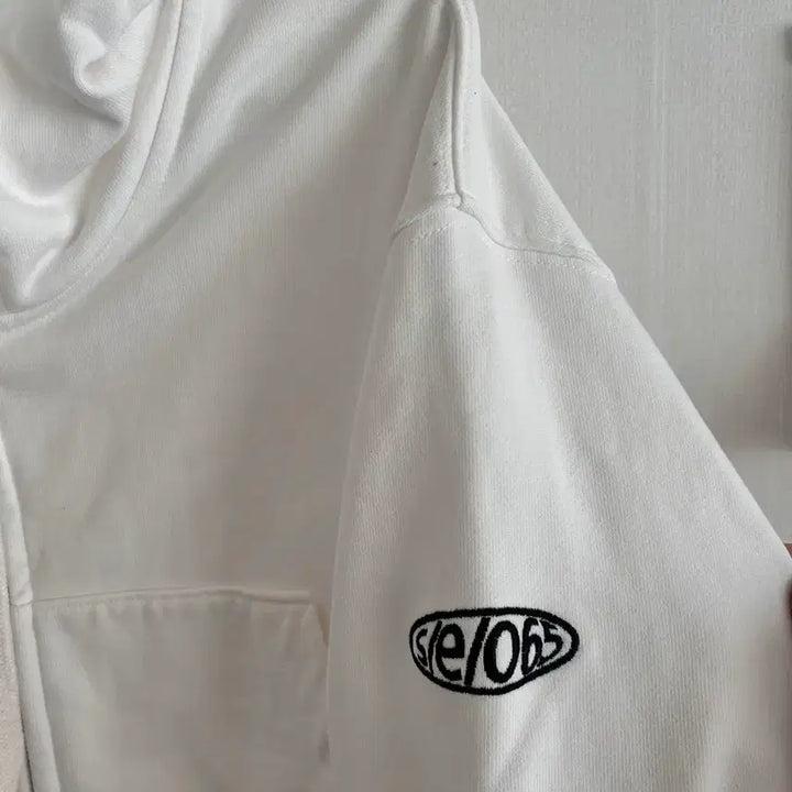 [BUNJANG] S/E/O Cropped Hood Zip Up White / S/E/O 에스이오 크롭 후드 집업 화이트