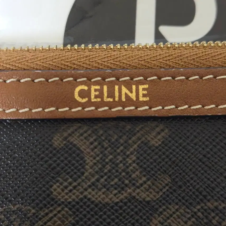 [BUNJANG] Celine Small Triomphe Pouch / 23fw 셀린느 탠 스몰 트리옹프 스트랩 파우치