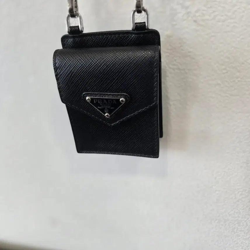 [BUNJANG] Prada Black Saffiano Leather AirPods Case with Silver Chain / 프라다 블랙 사피아노 에어팟 케이스