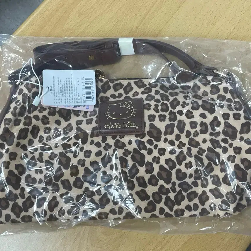 [BUNJANG] Hello Kitty Leopard Crossbody Bag / 헬로키티 레오파드 가방 호피 크로스백 미개봉
