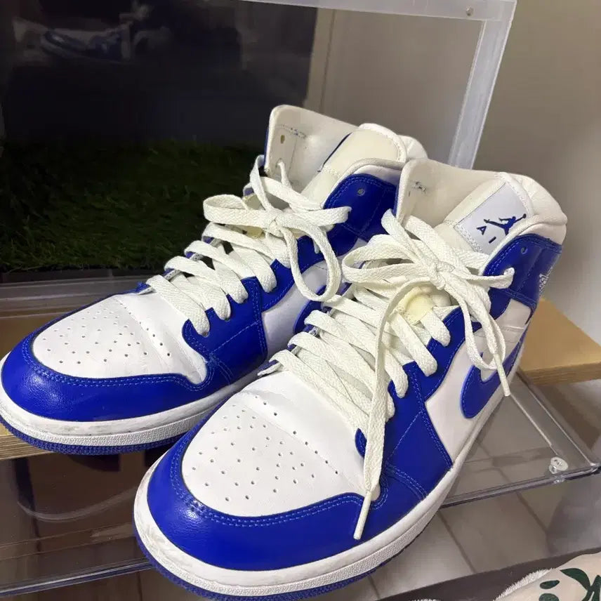 [BUNJANG] Nike Jordan 1 Mid White Hyper Royal / [w275] 나이키 조던 1 미드 화이트 하이퍼 로얄