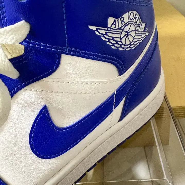 [BUNJANG] Nike Jordan 1 Mid White Hyper Royal / [w275] 나이키 조던 1 미드 화이트 하이퍼 로얄