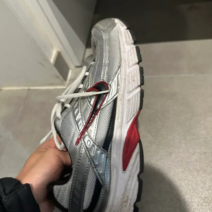 [BUNJANG] Nike Initiator Silver Sneakers / 나이키 이니시에이터 실버 265