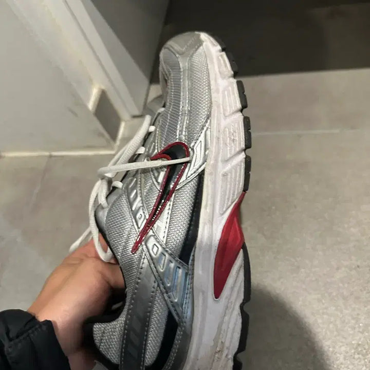 [BUNJANG] Nike Initiator Silver Sneakers / 나이키 이니시에이터 실버 265