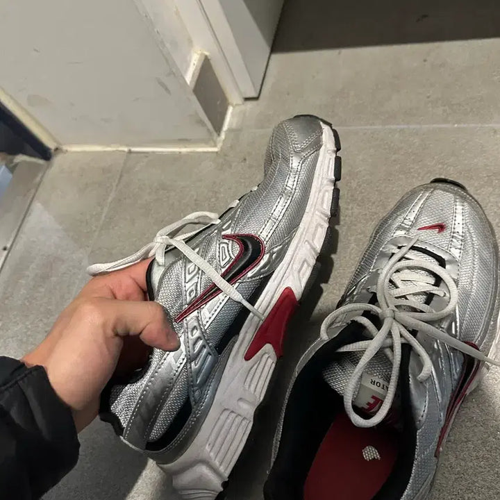 [BUNJANG] Nike Initiator Silver Sneakers / 나이키 이니시에이터 실버 265