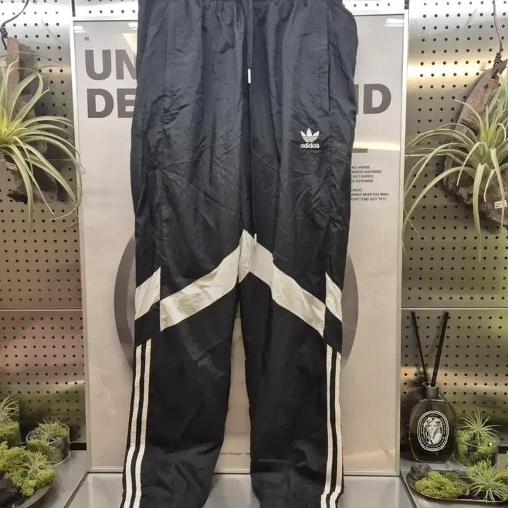 [BUNJANG] Adidas Woven Track Pants - Black / 아디다스 우븐 트랙 팬츠 블랙