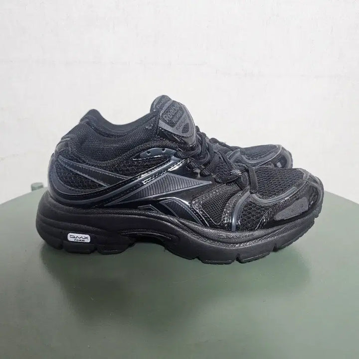 [BUNJANG] Reebok Premier Road Plus "Black" Sneakers / 225리복 프리미어 로드 플러스 블랙  -252