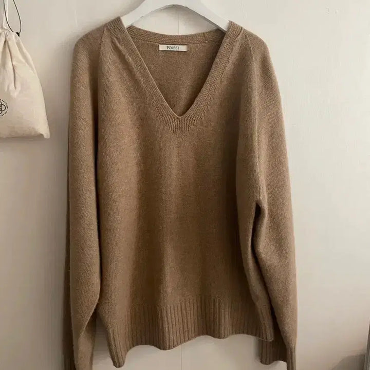 [BUNJANG] Forest Cashmere V-Neck Knit Camel / 포레스트 캐시미어 홀가먼트 브이넥 니트 카멜 / 리본빛