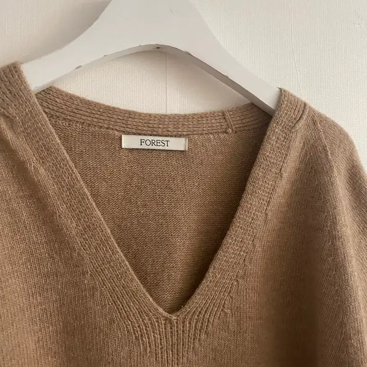 [BUNJANG] Forest Cashmere V-Neck Knit Camel / 포레스트 캐시미어 홀가먼트 브이넥 니트 카멜 / 리본빛