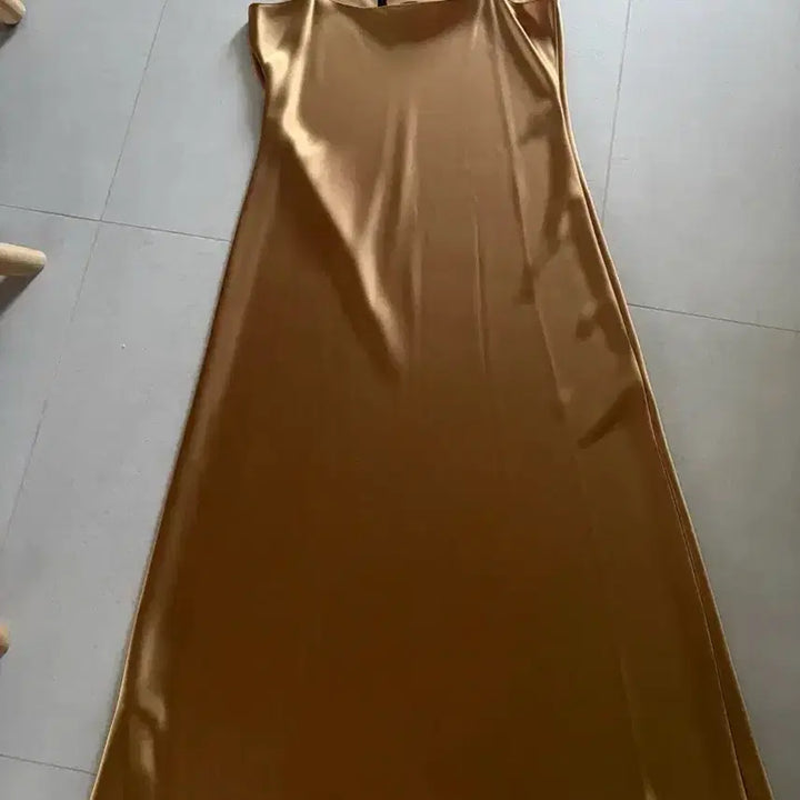 [BUNJANG] Theory Satin Long Skirt Gold (New) / Theory 새틴 롱 스커트 골드(새상품)4사이즈