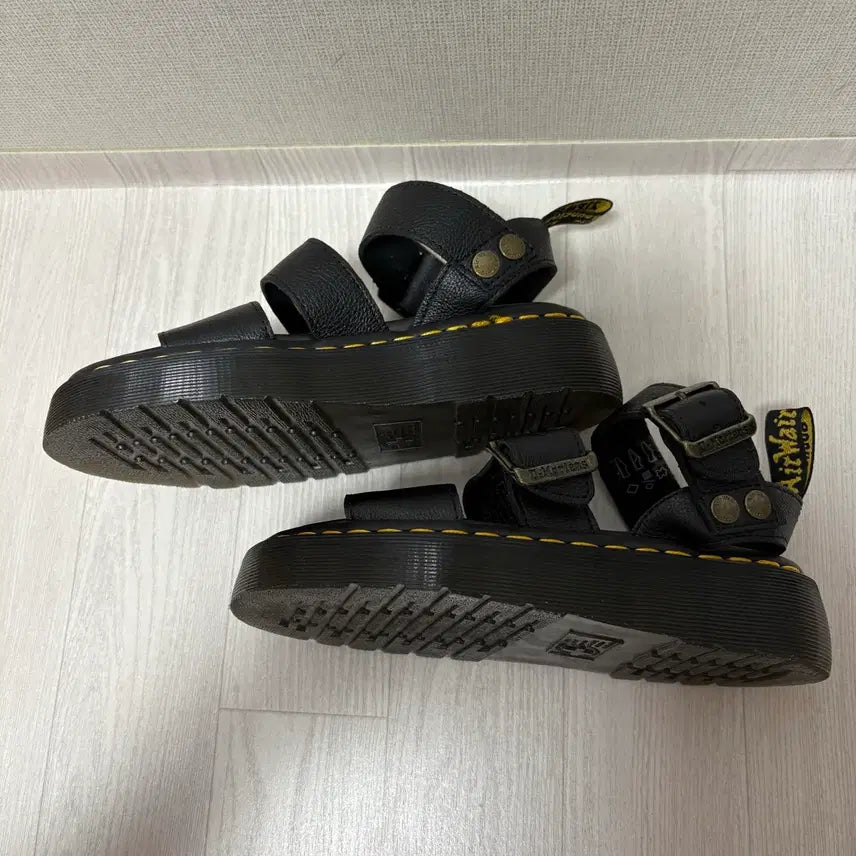 [BUNJANG] Dr. Martens Gryphon Black Quad Sandals (220mm) / (미사용) 닥터마틴 그리폰 블랙 쿼드 샌들 (220mm) 25720001