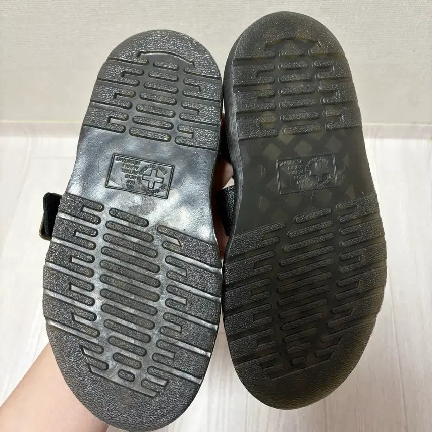 [BUNJANG] Dr. Martens Gryphon Black Quad Sandals (220mm) / (미사용) 닥터마틴 그리폰 블랙 쿼드 샌들 (220mm) 25720001