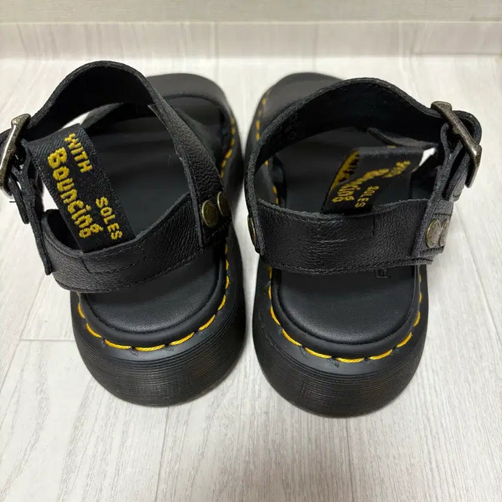 [BUNJANG] Dr. Martens Gryphon Black Quad Sandals (220mm) / (미사용) 닥터마틴 그리폰 블랙 쿼드 샌들 (220mm) 25720001