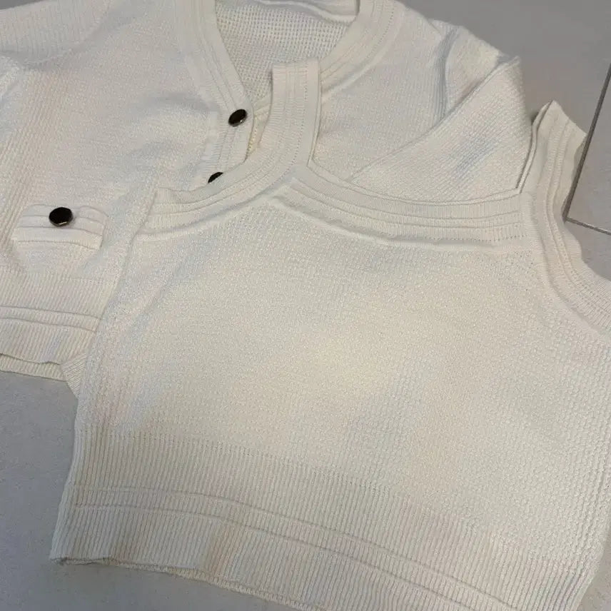 [BUNJANG] V-Neck Cardigan & Tank Top Set / 브이넥 가디건 나시 set 여성니트 데일리룩 데이트룩