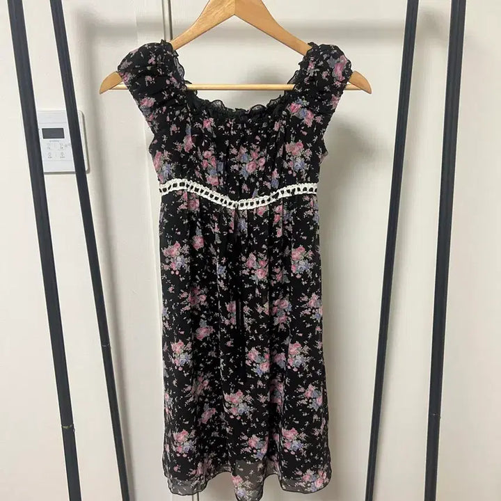 [BUNJANG] Black Floral Punching Dress / 블랙 플라워 펀칭 원피스 887