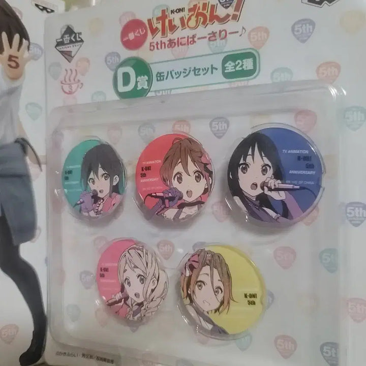 [BUNJANG] K-ON! 5th Anniversary Yui Figure &amp; Can Badge Set (Sealed) / 케이온 5주년 유이 피규어 &amp; 캔뱃지 세트