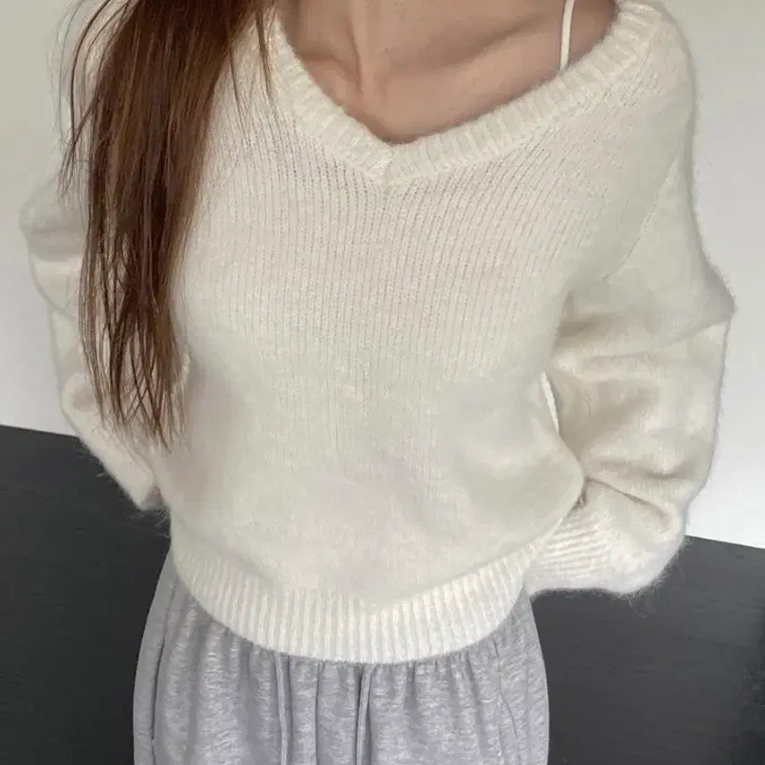 [BUNJANG] Ivory V-neck Knit Top / 아이보리 브이넥 니트 여성니트 데일리룩 오버핏 여리핏