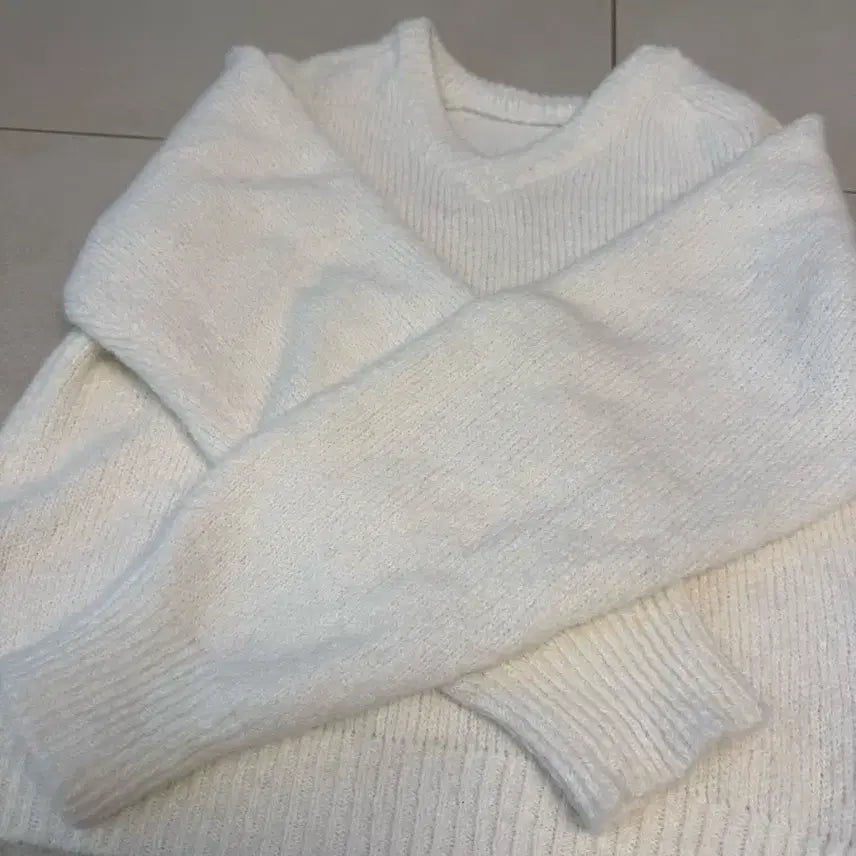 [BUNJANG] Ivory V-neck Knit Top / 아이보리 브이넥 니트 여성니트 데일리룩 오버핏 여리핏