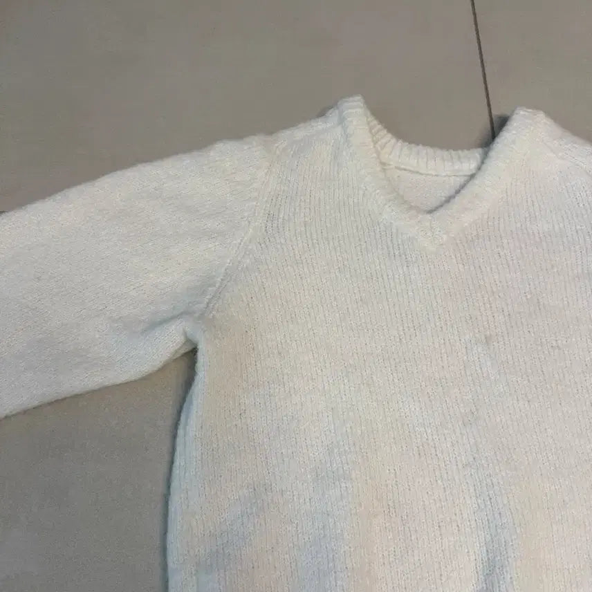 [BUNJANG] Ivory V-neck Knit Top / 아이보리 브이넥 니트 여성니트 데일리룩 오버핏 여리핏