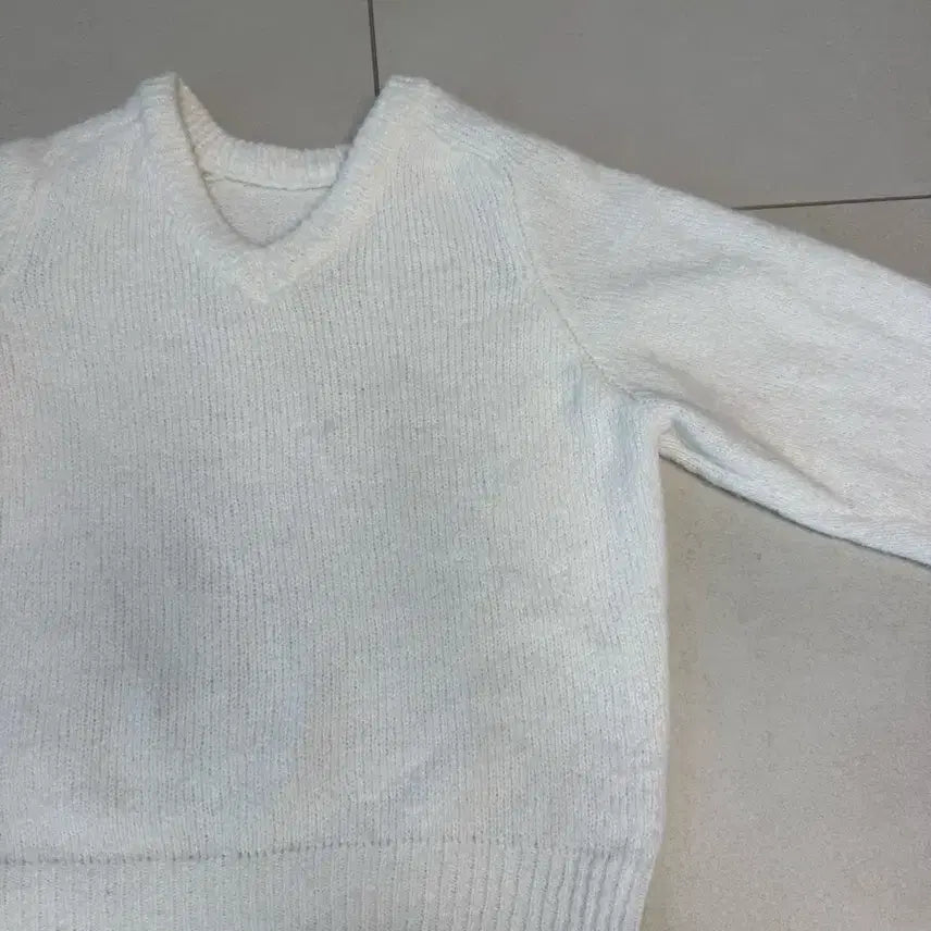 [BUNJANG] Ivory V-neck Knit Top / 아이보리 브이넥 니트 여성니트 데일리룩 오버핏 여리핏