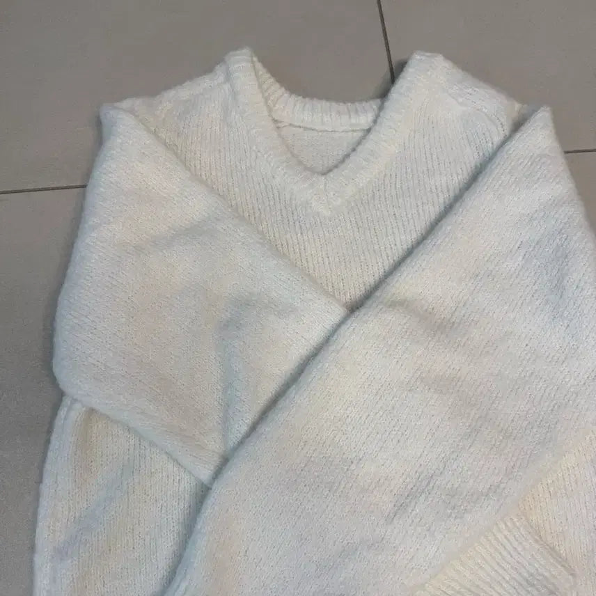 [BUNJANG] Ivory V-neck Knit Top / 아이보리 브이넥 니트 여성니트 데일리룩 오버핏 여리핏