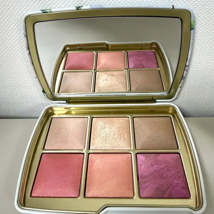[BUNJANG] Hourglass 6-Pan Palette / 2025년 홀리데이 한정판 아워글래스6구 팔레트