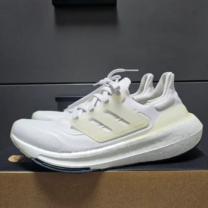 [SOLD OUT] 245아디다스 울트라부스트22  -243