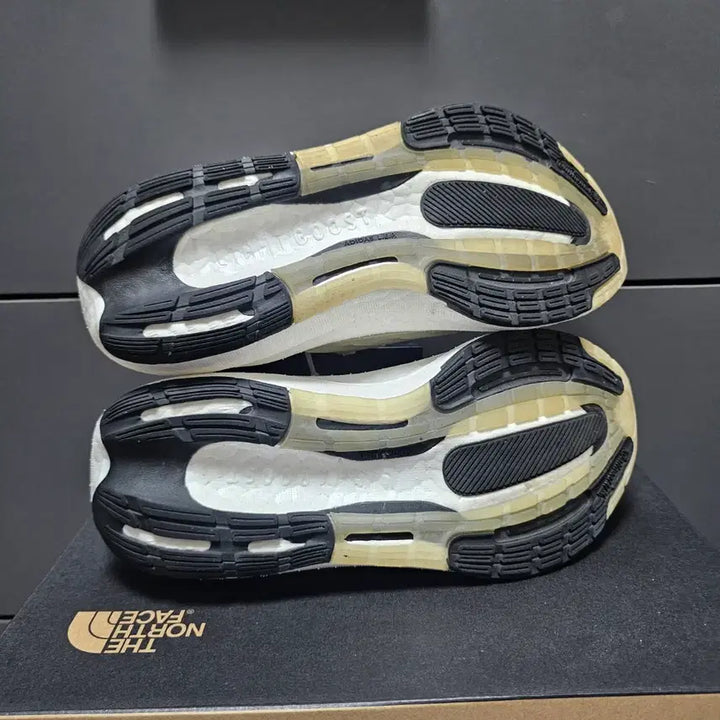 [SOLD OUT] 245아디다스 울트라부스트22  -243