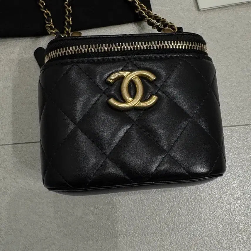 [BUNJANG] Chanel Vanity Bag (Adjustable Strap) AP2292 / 샤넬 공방 베니티 (끈 조절) AP2292