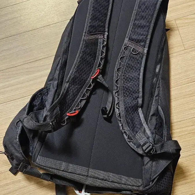 [BUNJANG] Klattermusen Yggdrasil 18L Backpack Raven / 클라터뮤젠 요쿨 백팩 18L 레이븐