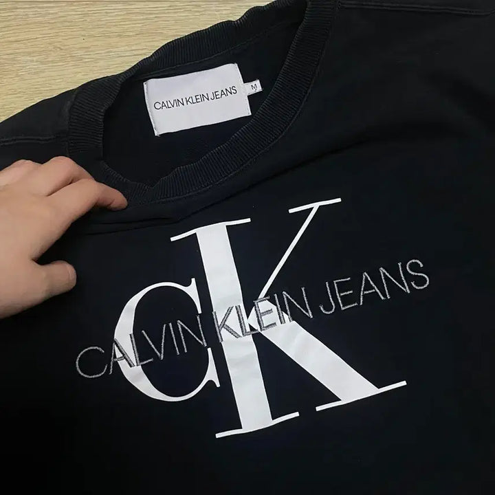 [BUNJANG] Calvin Klein Black Sweatshirt / 캘빈클라인 맨투맨 블랙 교신