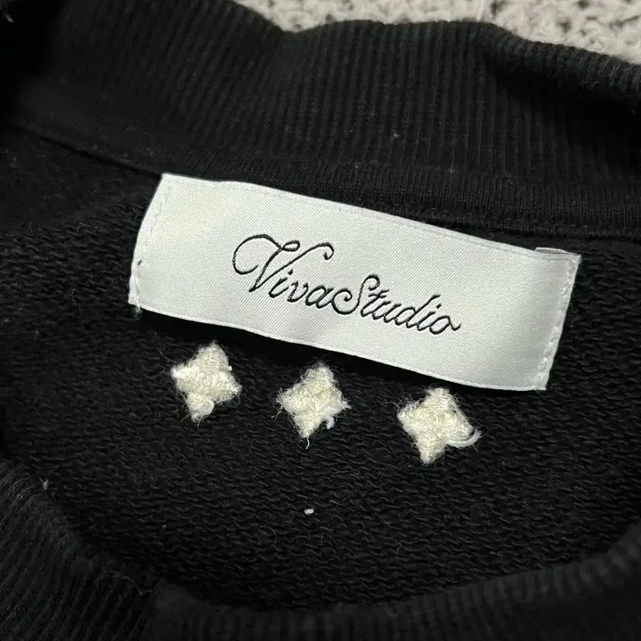 [BUNJANG] Vivastudio Embroidered Logo Sweatshirt Black XL / (XL) 비바스튜디오 자수로고 맨투맨 블랙