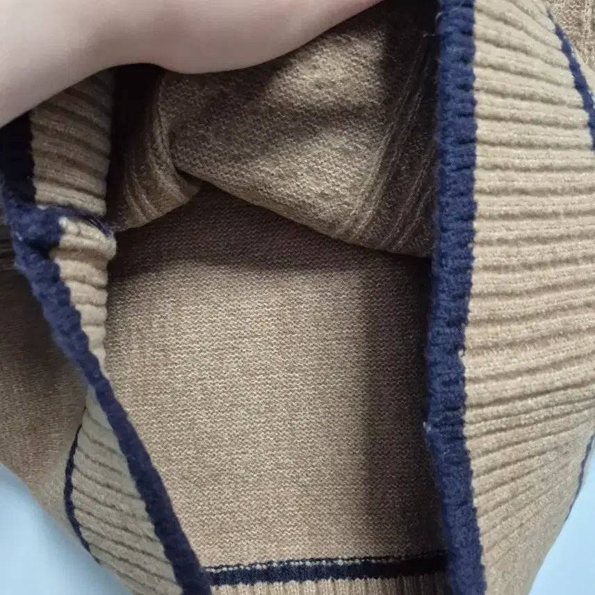 [BUNJANG] Brown V-Neck Cable Knit Vest (Unisex) / 브라운 브이넥 케이블 니트조끼 (남녀공용)