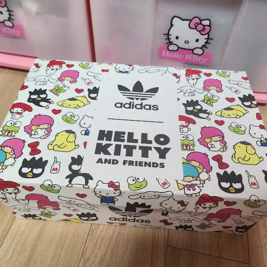 [BUNJANG] Adidas Hello Kitty Slides 235 / 아디다스 헬로키티 슬리퍼 235