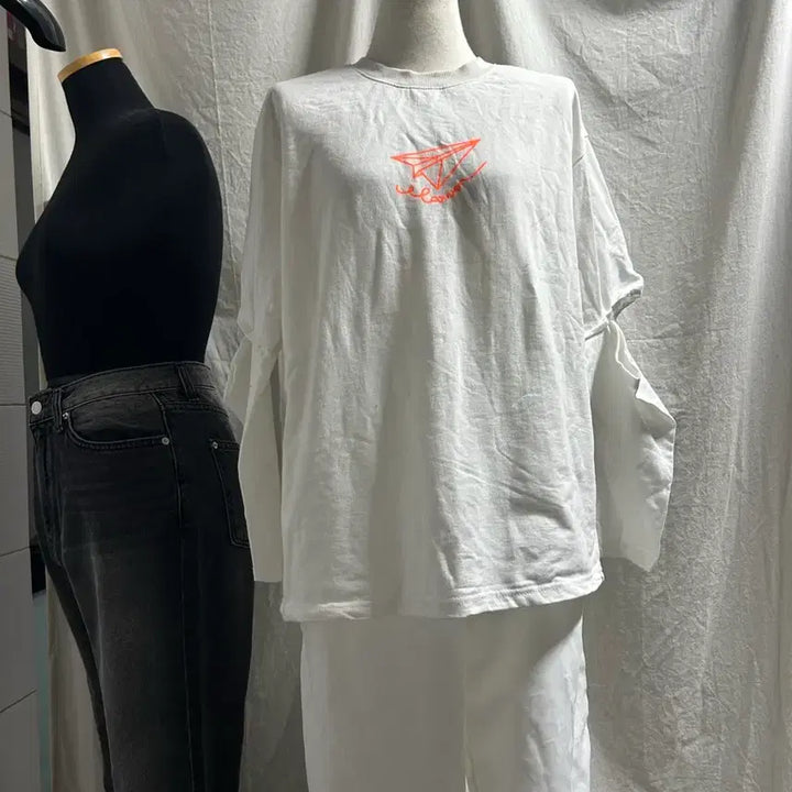 [BUNJANG] White Orange Print Long Sleeve T-shirt / 흰색 프린팅 절개 긴팔티