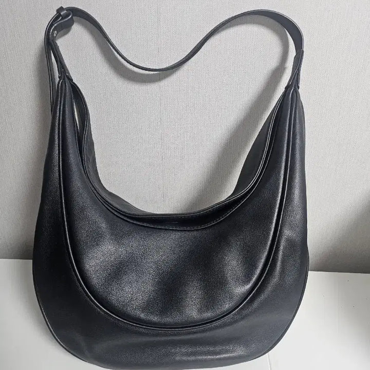 [BUNJANG] Elbategev Ostra Shoulder Bag / 엘바테게브 오스트라 가방