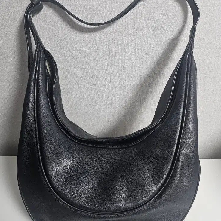 [BUNJANG] Elbategev Ostra Shoulder Bag / 엘바테게브 오스트라 가방