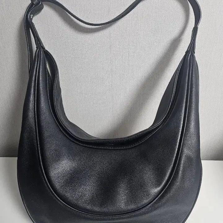 [BUNJANG] Elbategev Ostra Shoulder Bag / 엘바테게브 오스트라 가방