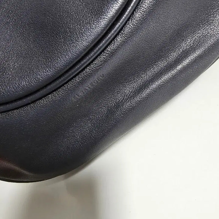 [BUNJANG] Elbategev Ostra Shoulder Bag / 엘바테게브 오스트라 가방