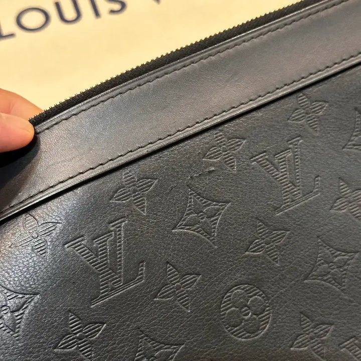 [BUNJANG] Louis Vuitton Shadow Clutch / 루이비통 쉐도우 클러치