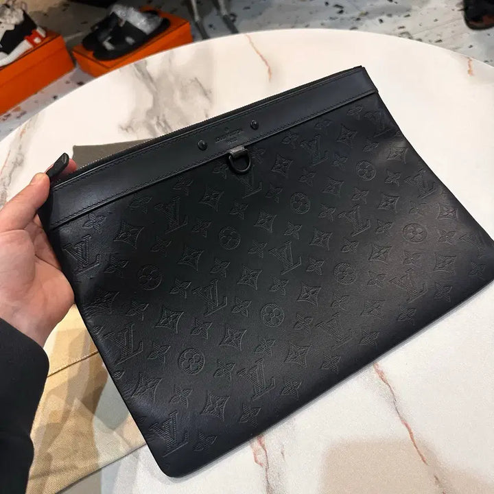 [BUNJANG] Louis Vuitton Shadow Clutch / 루이비통 쉐도우 클러치