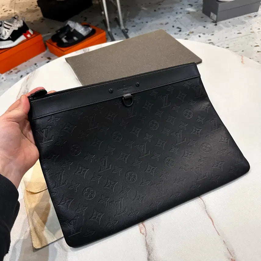 [BUNJANG] Louis Vuitton Shadow Clutch / 루이비통 쉐도우 클러치
