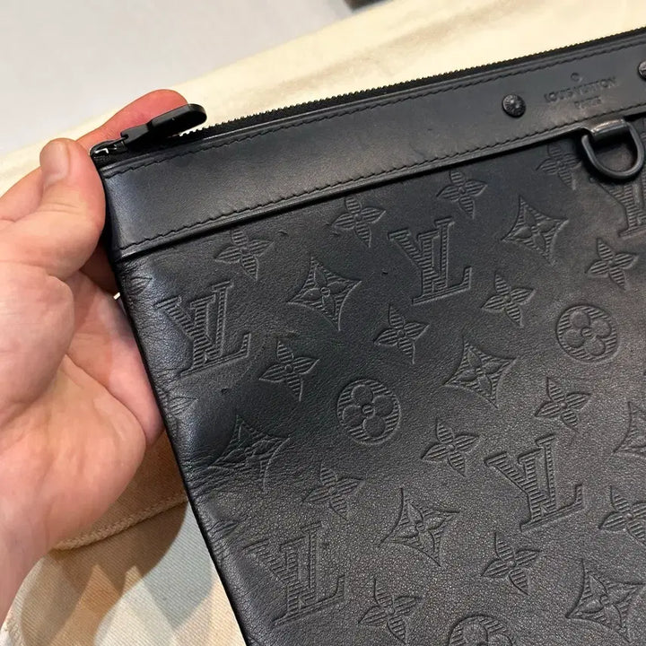 [BUNJANG] Louis Vuitton Shadow Clutch / 루이비통 쉐도우 클러치