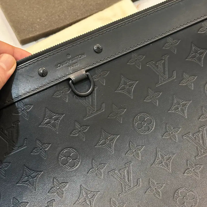 [BUNJANG] Louis Vuitton Shadow Clutch / 루이비통 쉐도우 클러치