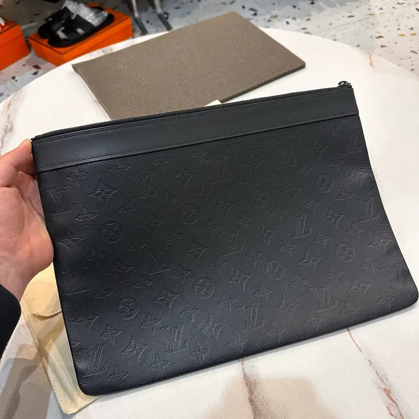 [BUNJANG] Louis Vuitton Shadow Clutch / 루이비통 쉐도우 클러치