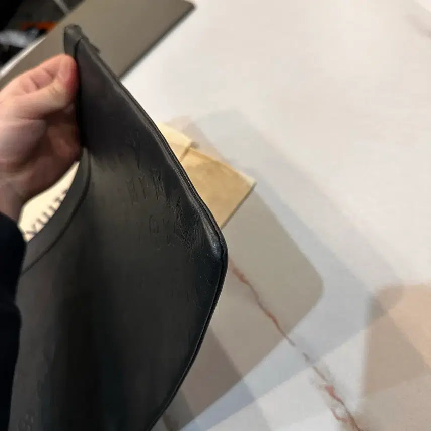 [BUNJANG] Louis Vuitton Shadow Clutch / 루이비통 쉐도우 클러치