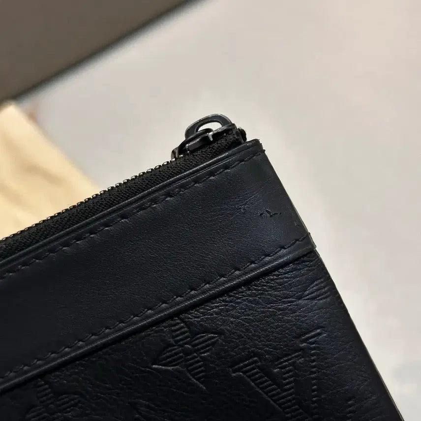 [BUNJANG] Louis Vuitton Shadow Clutch / 루이비통 쉐도우 클러치