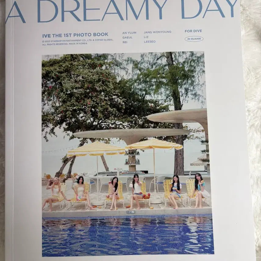 [BUNJANG] IVE Dreamy Day Photobook (Includes Sticker) / 아이브 dreamy day 포토북 양도(스티커 포함)