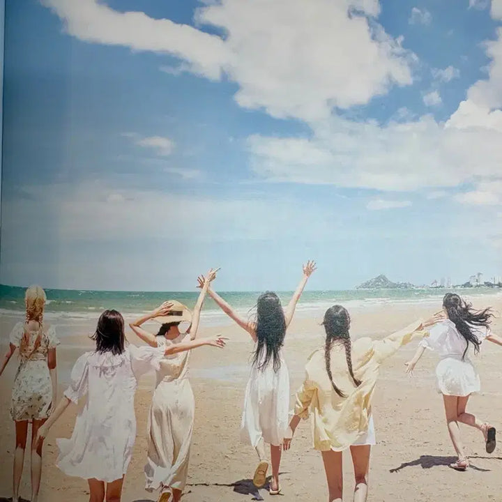 [BUNJANG] IVE Dreamy Day Photobook (Includes Sticker) / 아이브 dreamy day 포토북 양도(스티커 포함)