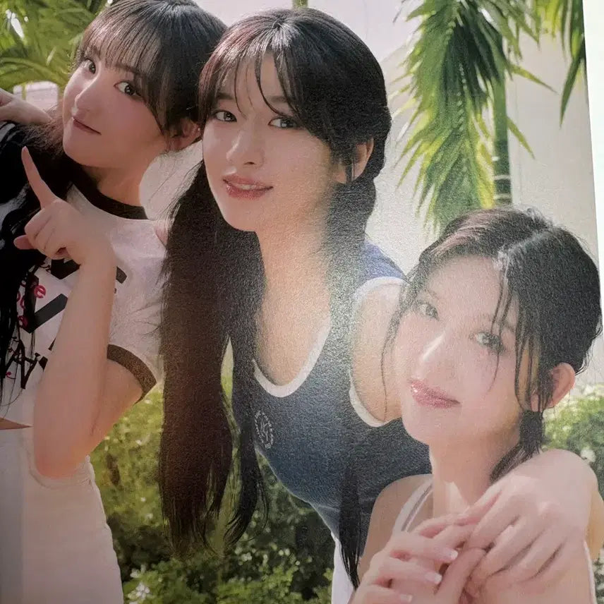 [BUNJANG] IVE Dreamy Day Photobook (Includes Sticker) / 아이브 dreamy day 포토북 양도(스티커 포함)